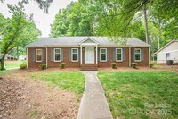 Building Photo - 901 Winter Wood Dr