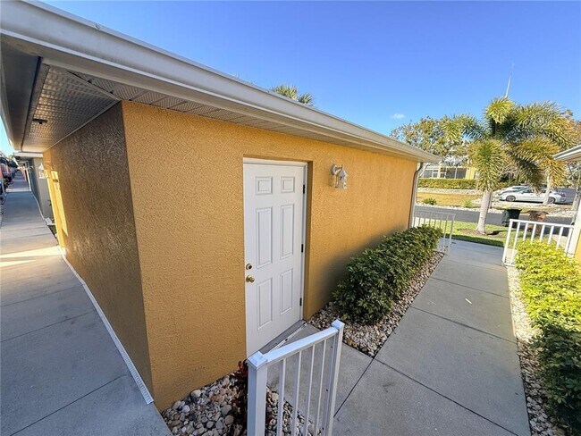 Building Photo - 2002 Bal Harbor Blvd