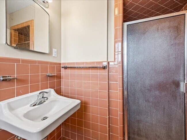 Building Photo - Charming 3-Bedroom Home with Spacious Livi...