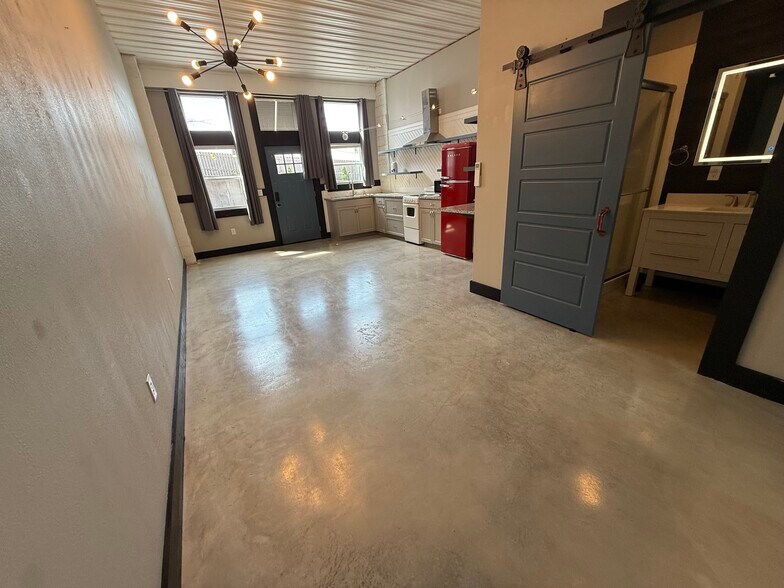 Building Photo - 475 S Hickory St