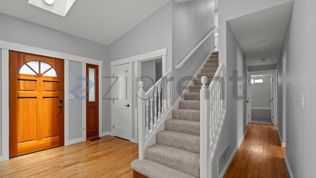 Building Photo - Unit