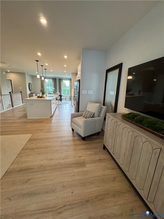 Building Photo - 8001 Lake Laurel Ln