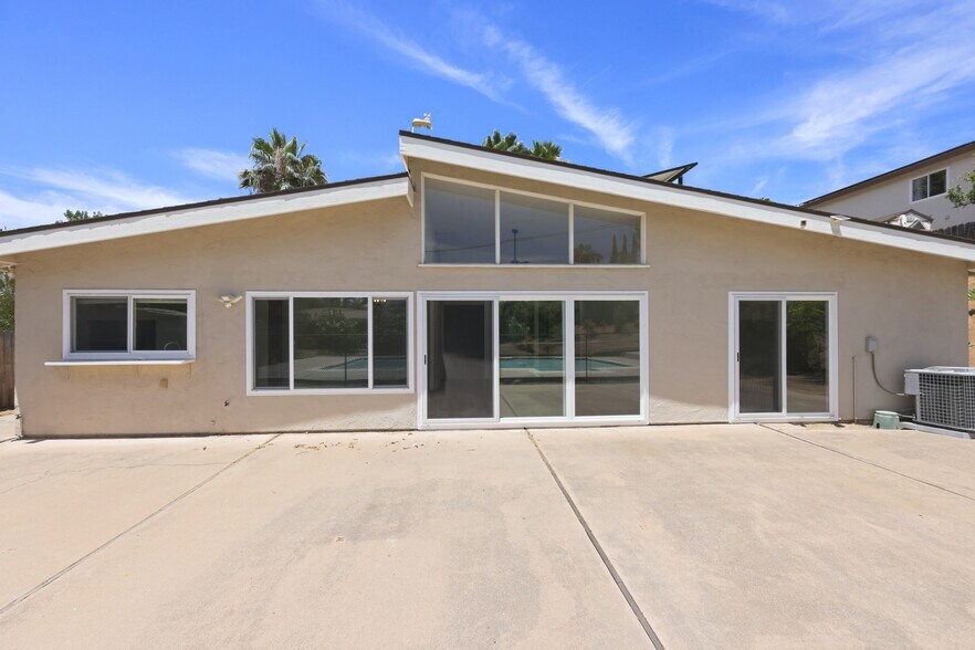 Building Photo - 14545 Hillndale Way
