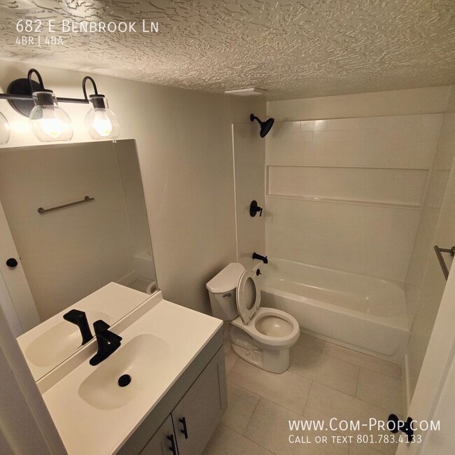 Building Photo - Beautiful-Pristine 4 Bedroom Condo for Ren...