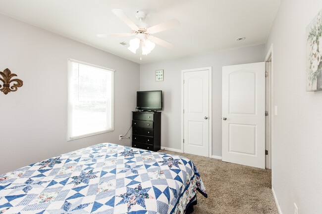 Building Photo - 1314 W 9th St