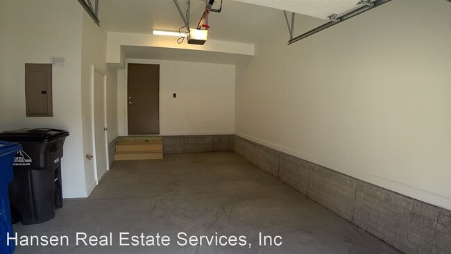 Building Photo - 708 SE 6th St