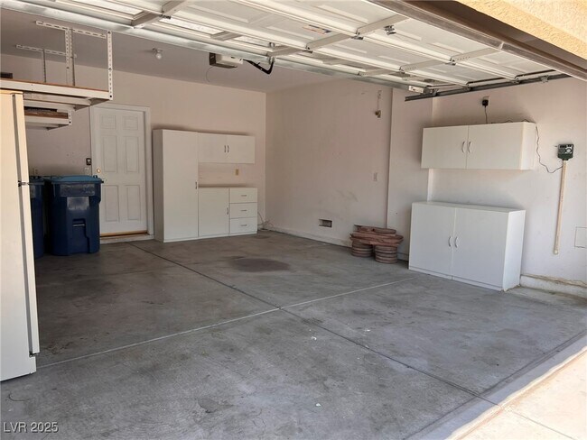 Building Photo - 810 Socorro Song Ln