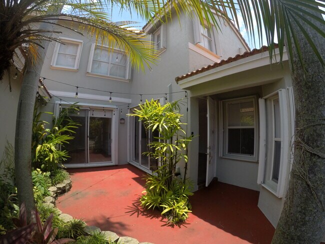 Courtyard - 1145 Yellowheart Way