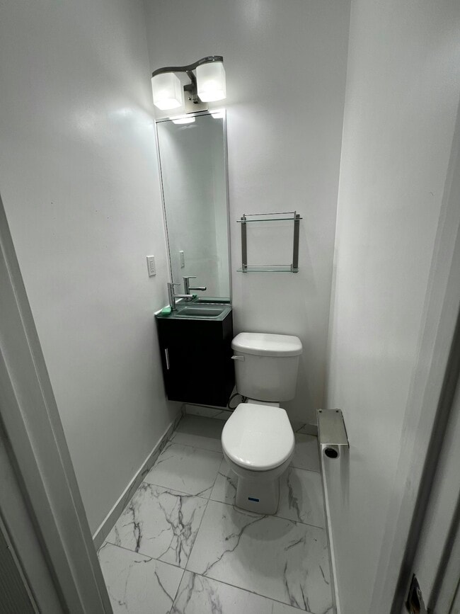 Building Photo - 934 N Ogden Dr