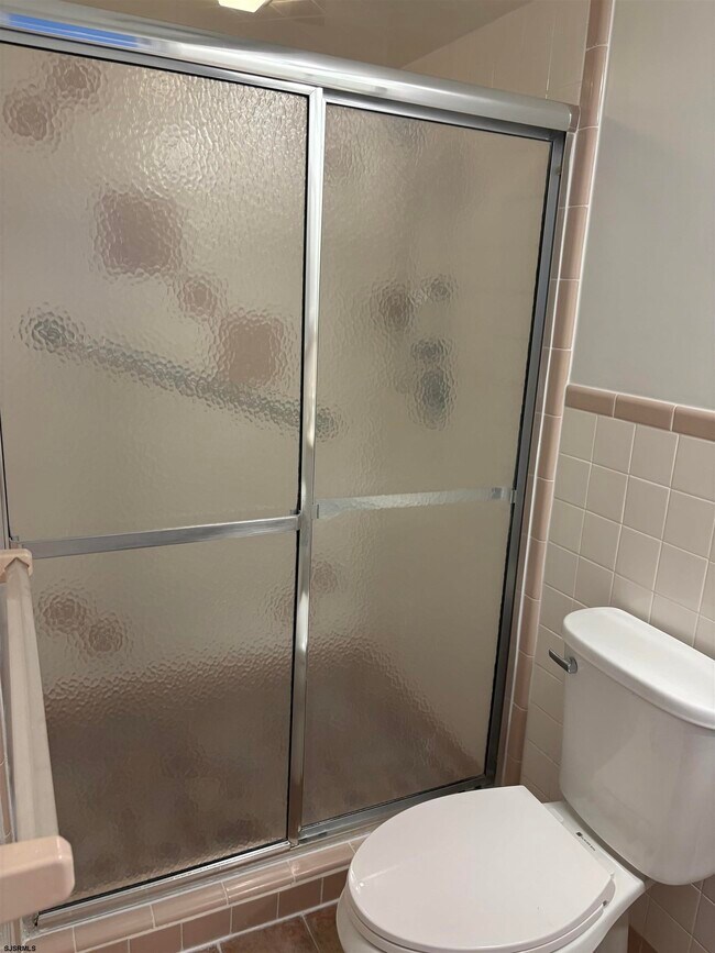 Building Photo - 18 S Oakland Ave