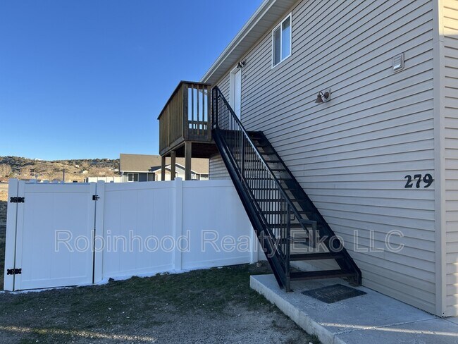 Building Photo - 279 Country Club Pkwy