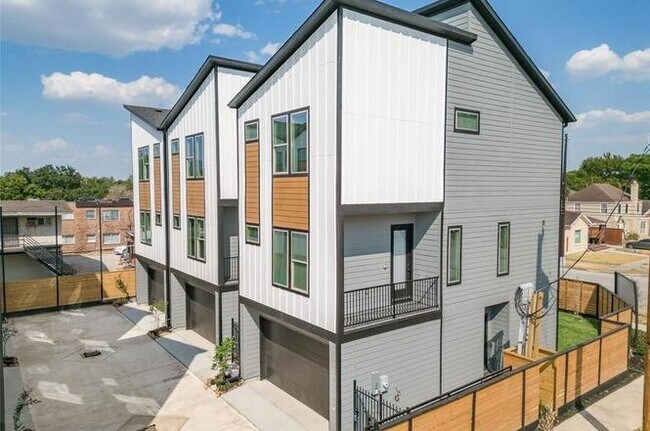 Building Photo - 2309 Eagle St