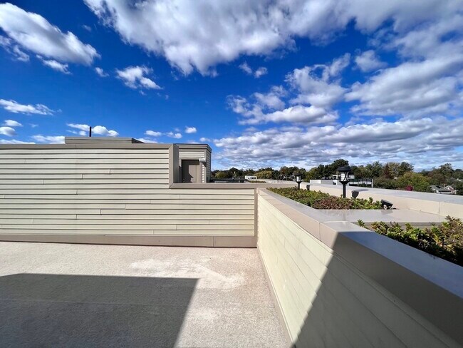 Building Photo - 818 Fern Pl NW