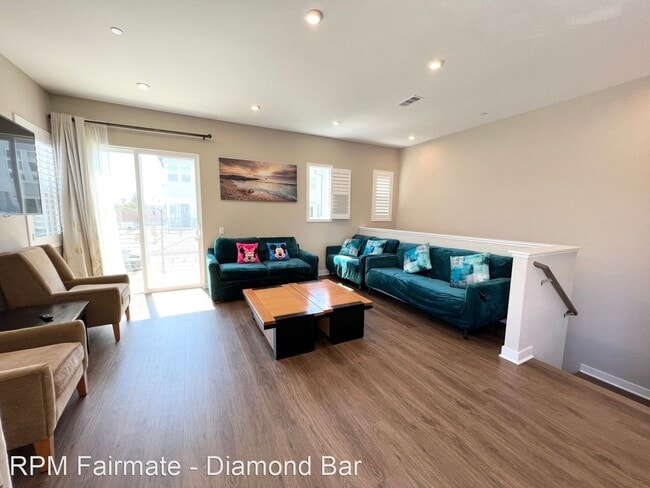 Building Photo - Four Levels of Modern Luxury Living in Ana...