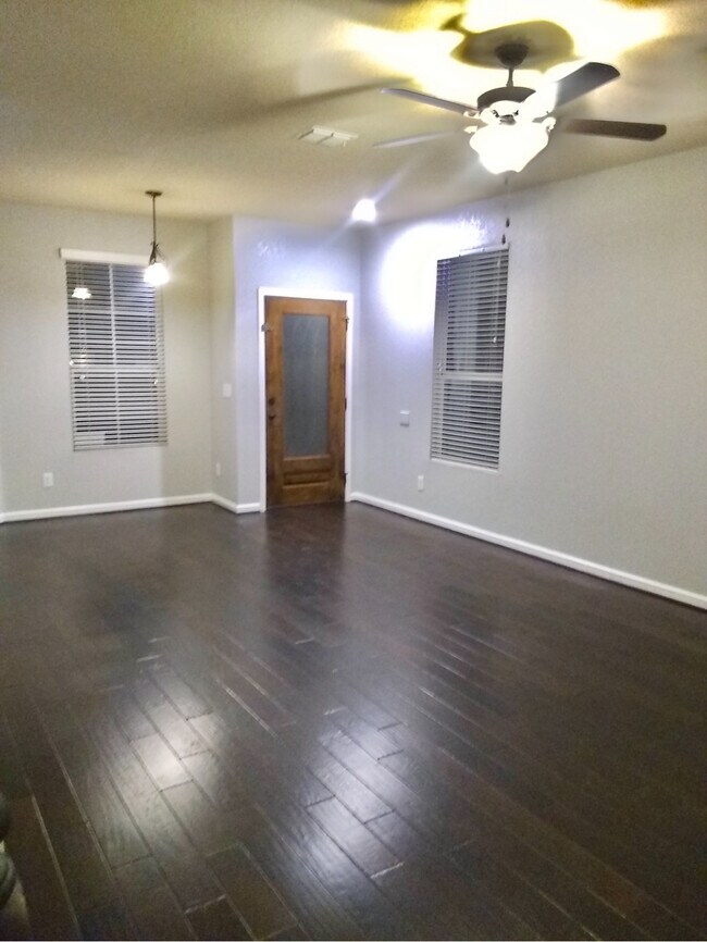 Building Photo - 1514 Chinook