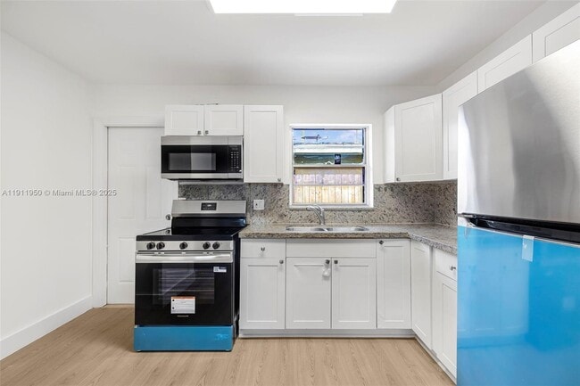 Building Photo - 2033 Dewey St