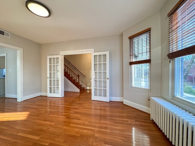 Building Photo - 1013 9th St NE