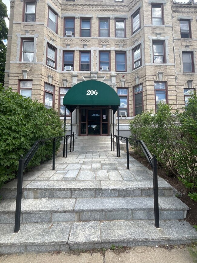 Building Photo - 206 Chestnut Hill Ave