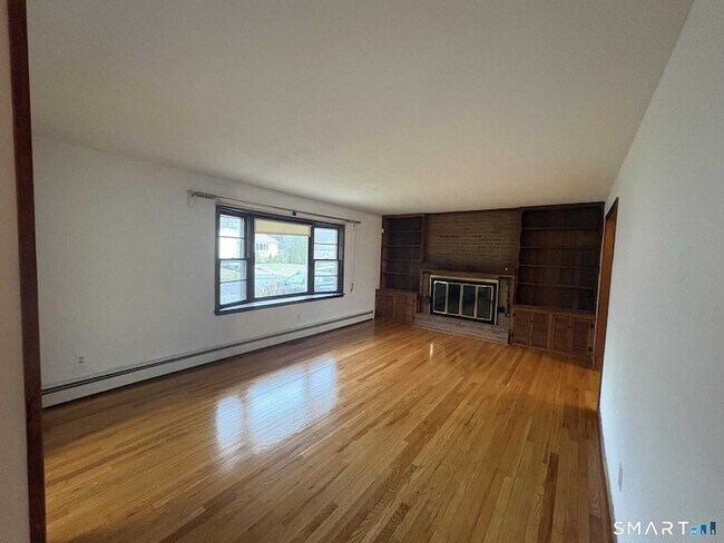 Building Photo - 16 Raymond Rd