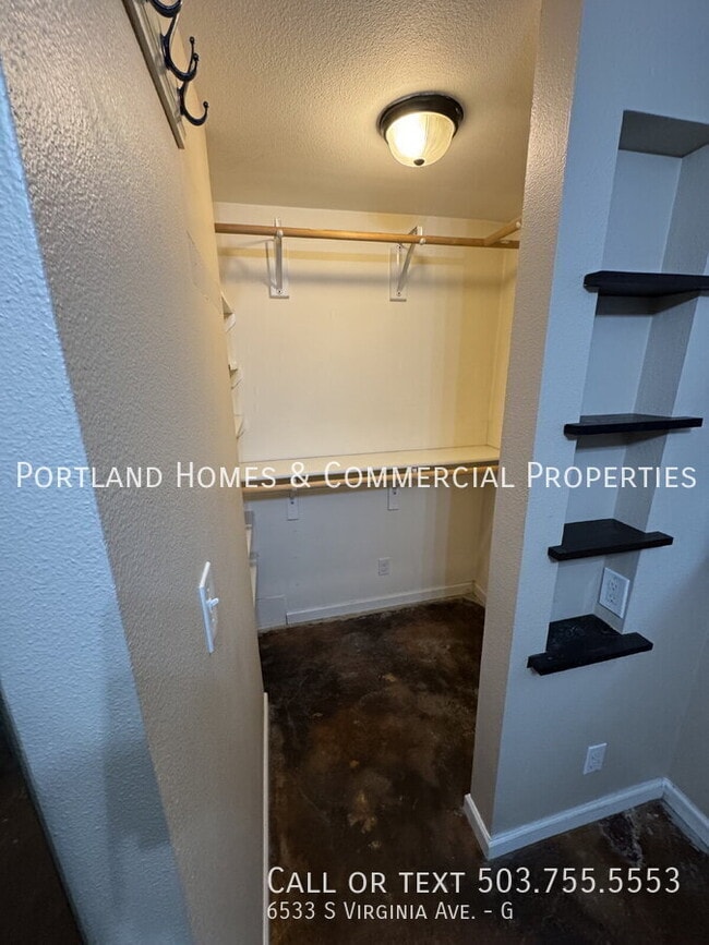 Building Photo - 6533 S Virginia Ave