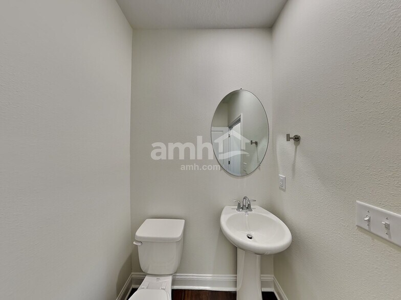 Building Photo - 122 Elcano Ln