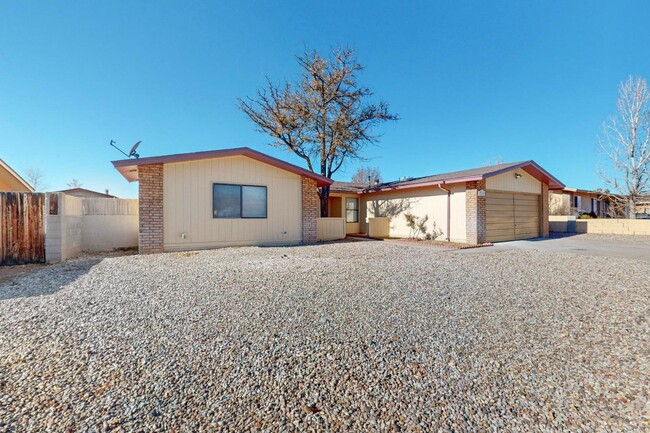 Building Photo - Taylor Ranch 4/BD 2/BA 2/CG