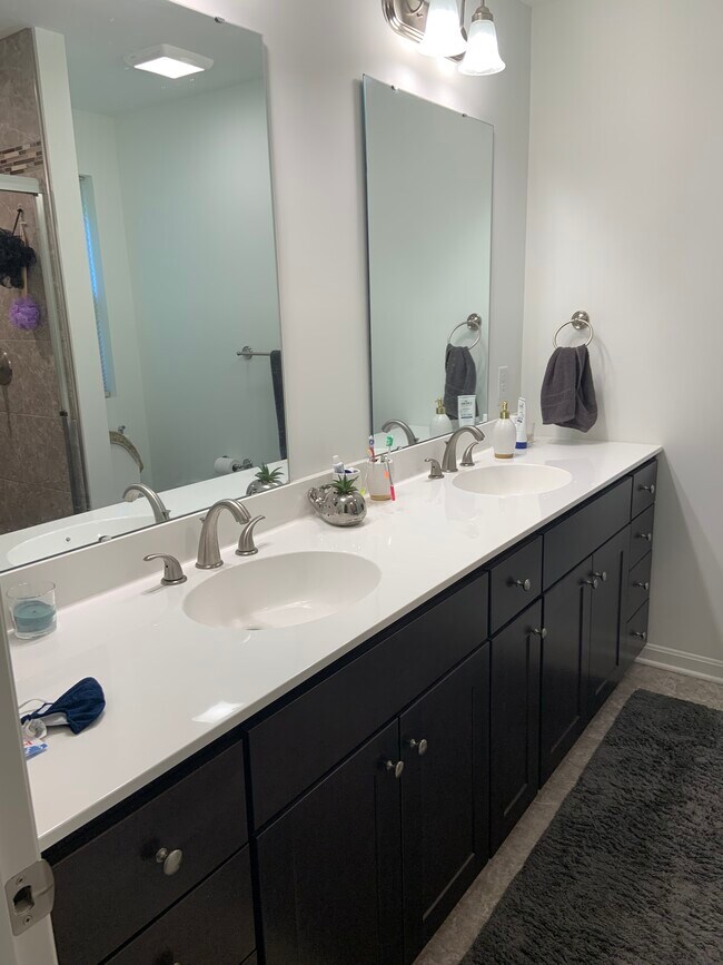 Master Bath - 304 Thurgood Dr