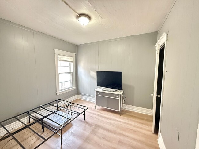 Building Photo - 287-289 Reynolds Street