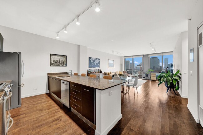 Building Photo - 910 W Huron St