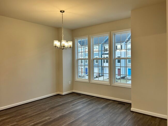 Building Photo - 424 Willowshire Ct