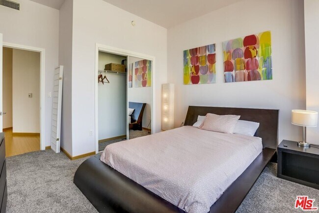 Building Photo - 1100 Wilshire Blvd