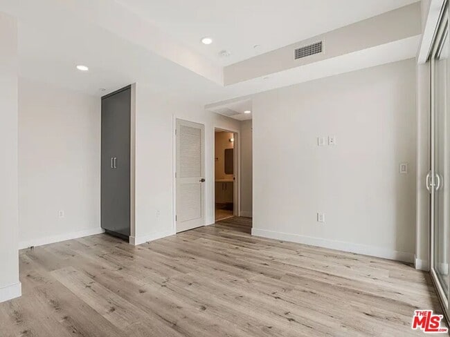 Building Photo - 3308 Mentone Ave