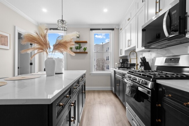 Building Photo - 3316 Summit Ave