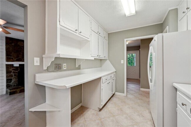 Building Photo - 2885 Webb Rd