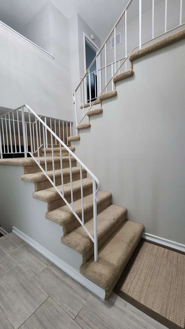 Building Photo - Charming 4BR House in Woodridge