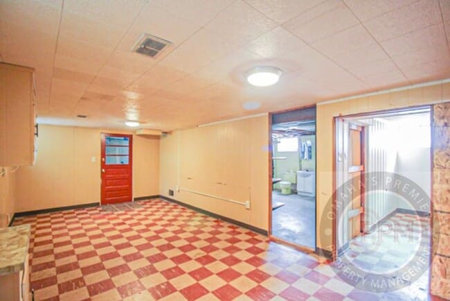 Building Photo - 3 Bedroom 1.5 Bathroom Cozy Family Home Lo...