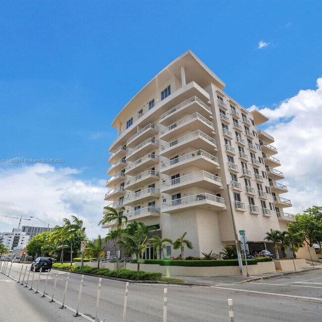 Building Photo - 2400 SW 27th Ave