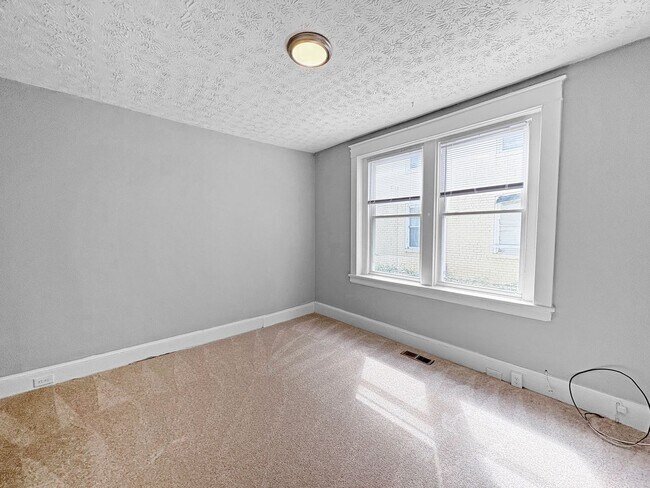 Building Photo - 3425 Carolina Ave