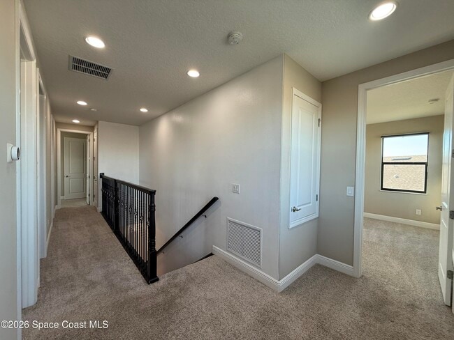 Building Photo - 7782 Paragrass Ave