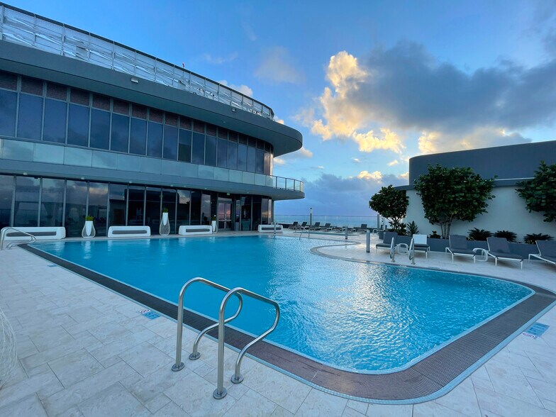 Building Photo - 1000 Brickell Plz