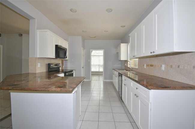 Building Photo - 20703 Whitevine Way