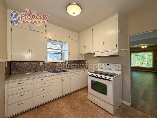 Building Photo - 1707 N 14th St