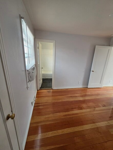 Building Photo - 849 Roberts St