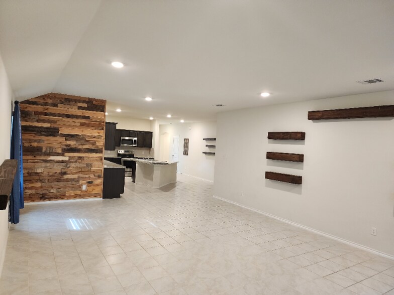 Building Photo - 1220 Meadow Creek Dr
