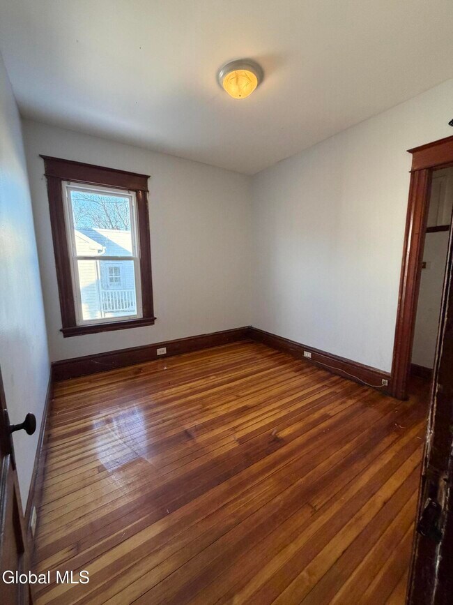 Building Photo - 608 3rd Ave