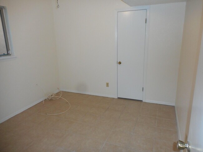 Building Photo - 3110 Isla Marino St