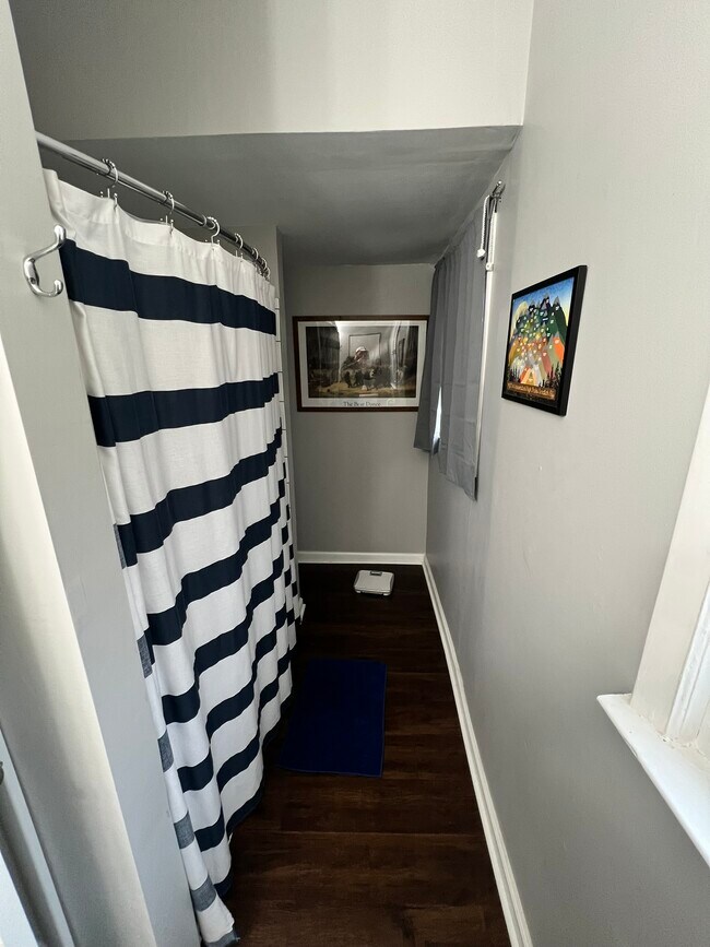 Building Photo - 610 Melville St