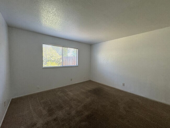 Building Photo - Two Bedroom Triplex with One Bathroom and ...