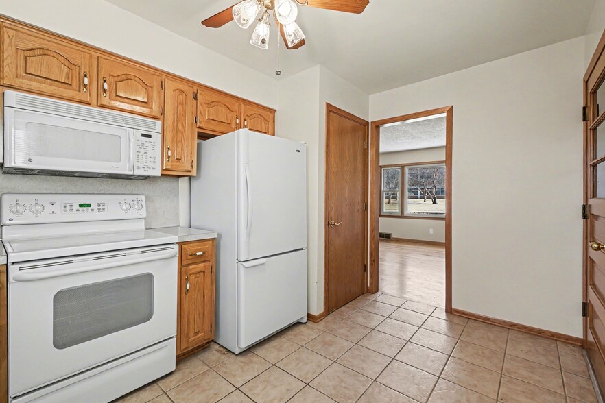 Building Photo - 2406 S 46th St