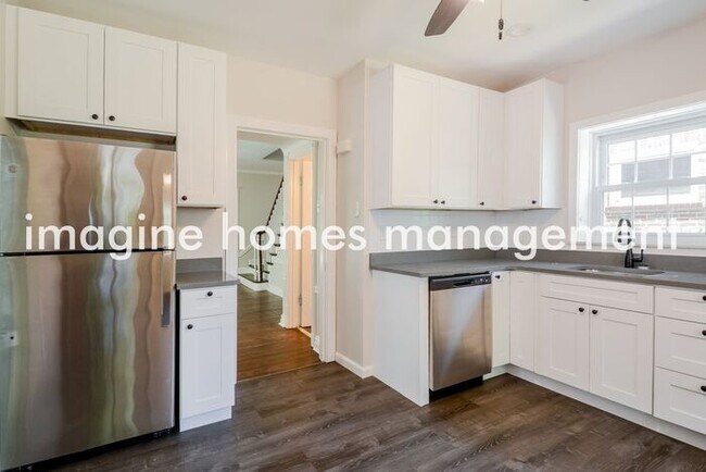 Building Photo - Lovely Updated Home in Shaftesbury Ave